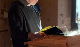 Franz Basten während der Lesung. Foto: Kesselstatt